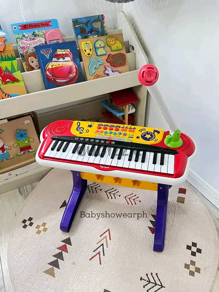 Electric keyboard piano for kids use. 2