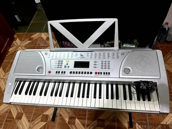 Electric keyboard piano for kids use. 4