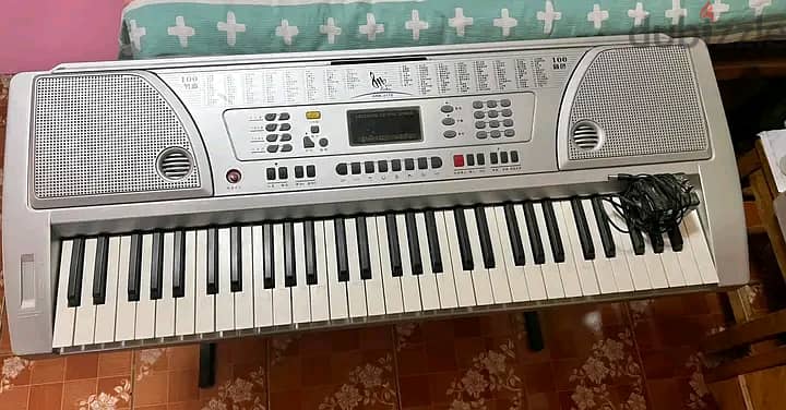 Electric keyboard piano for kids use. 5