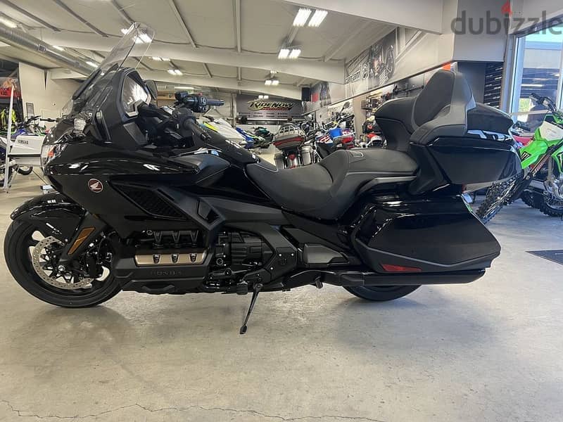 2023 Honda Goldwing available (+971561943867) 3