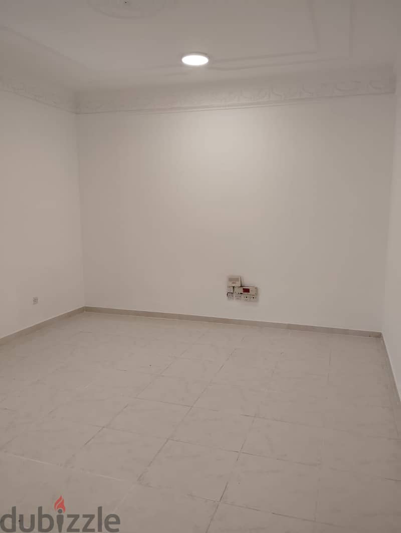 No commission Studios for rent in Al Nasr, behind Al - Mirqab, family 5