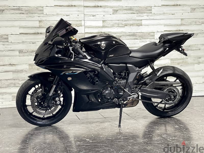 2023 Yamaha R7 1