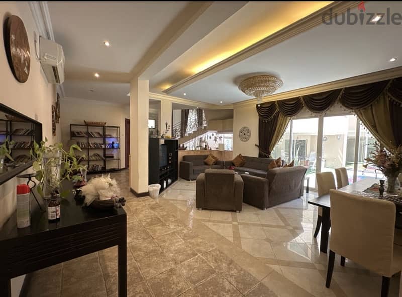 Master room with en-suite bathroom in a West Bay villa 3