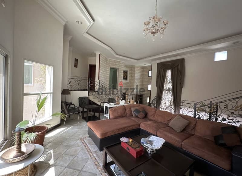 Master room with en-suite bathroom in a West Bay villa 5