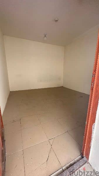 2500 Garage with 60 Room For Rent 4