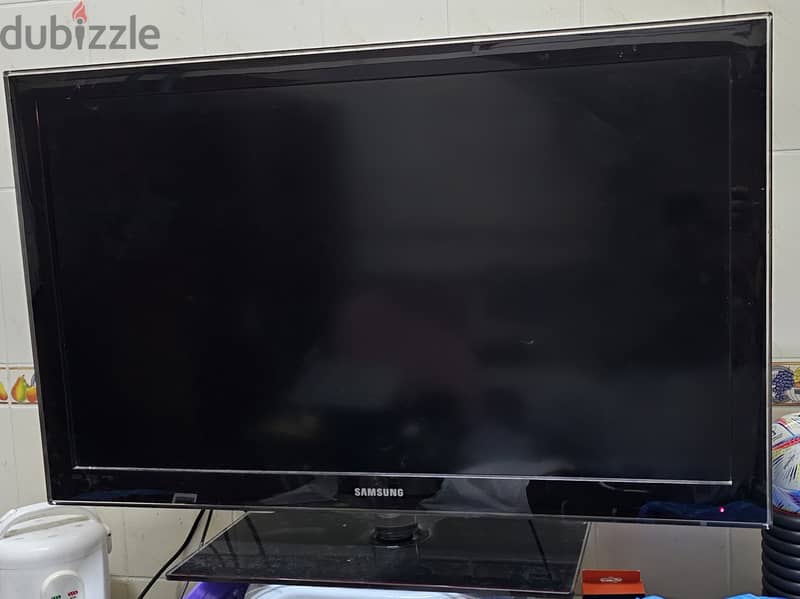 Samsung 40-inch LCD TV for sale 0