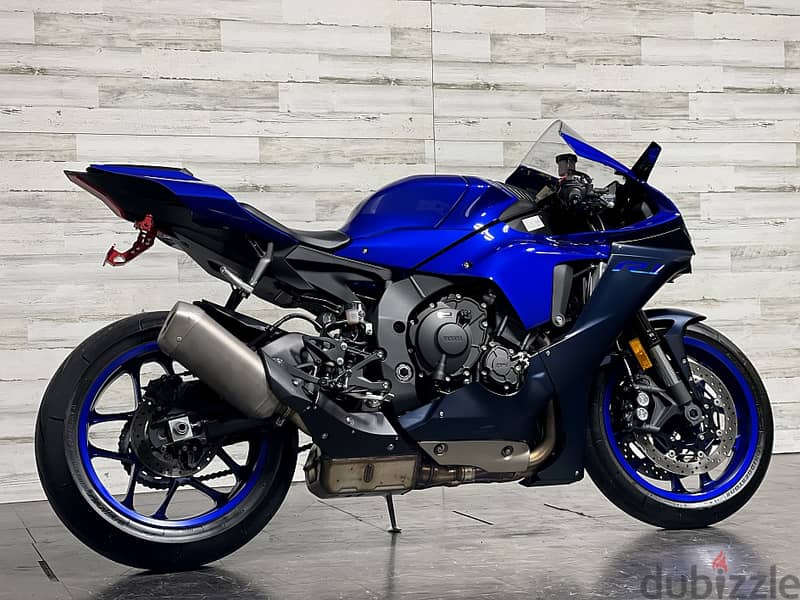 2023 Yamaha R1  +974 6657 4363 0