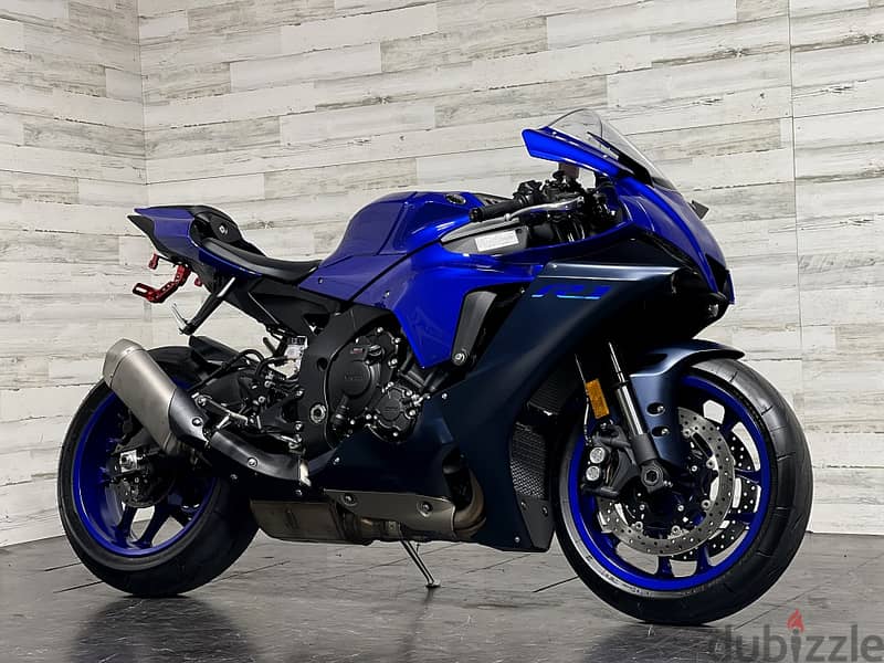 2023 Yamaha R1  +974 6657 4363 1