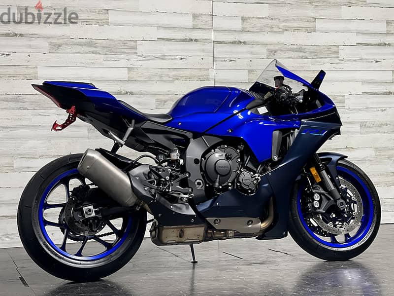 2023 Yamaha R1    +974 6657 4363 0