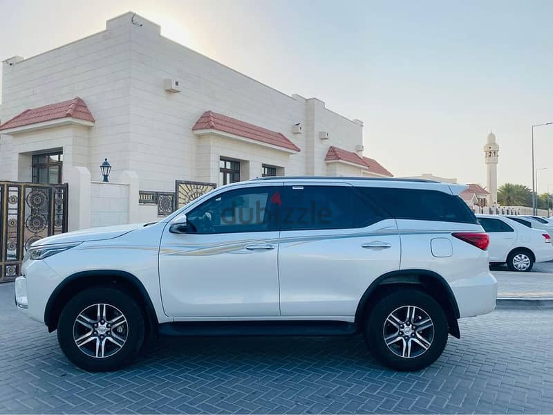 Toyota Fortuner 2023 4