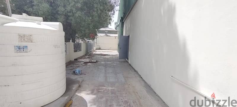 450 Garage with 8 Room For Rent 1