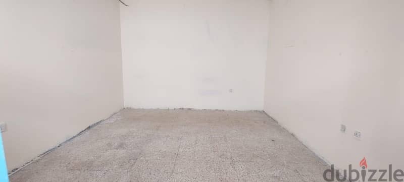 450 Garage with 8 Room For Rent 4