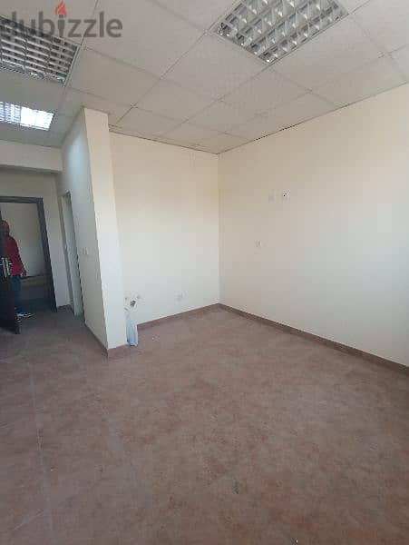 room attached bathroom 
 industrial area 
street 37 
rent is 1500 1