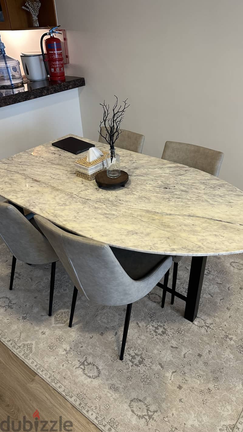 Dinning table - طاولة طعام 1