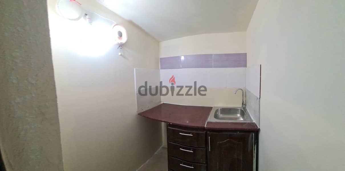 Hot offer UnFurnished Studio Water Electricity & WIFI included in Hil 2