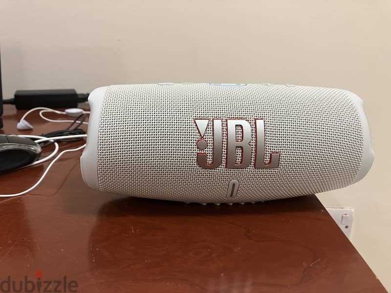 JBL Charge 5 speaker 1