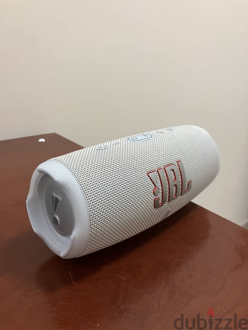 JBL Charge 5 speaker 2