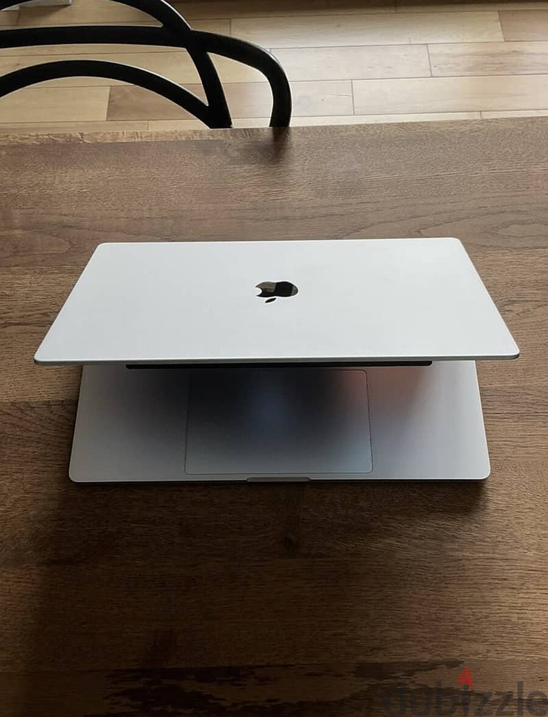 Apple MacBook Pro 16" (512GB SSD, M1 Pro, 16GB) Laptop - Silver 9