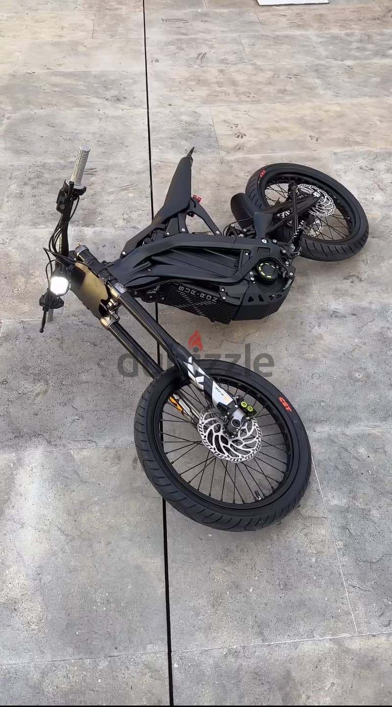 Surron light bee bike available. WhatsApp:+966 56 200 3020 for more in 1