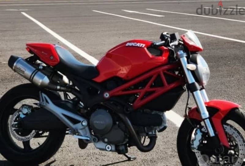 STUNNING DUCATI MONSTER 696 3