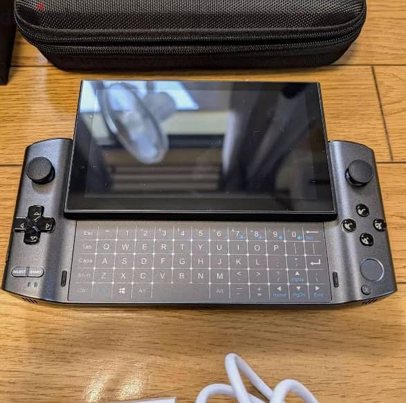 GPD WIN 3 Gaming Console Handheld PC WATSAPP: +18144085344 4