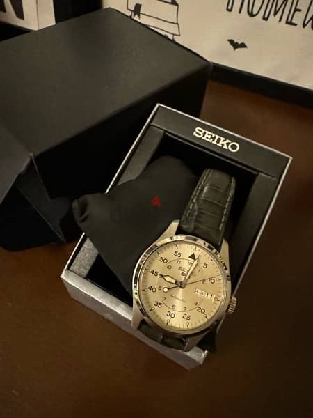 used like a new only 5 times , automatic Seiko champagne 4