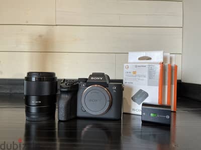 SONY A7 III ILCE-7M3 CAMERA BODY AND 28-70MM LENS SHUTTER