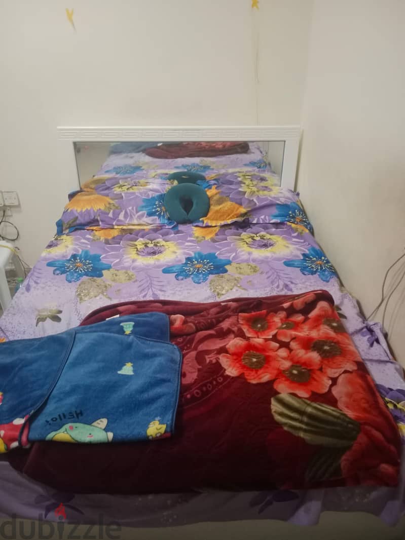 Queen size bed  for sale 0