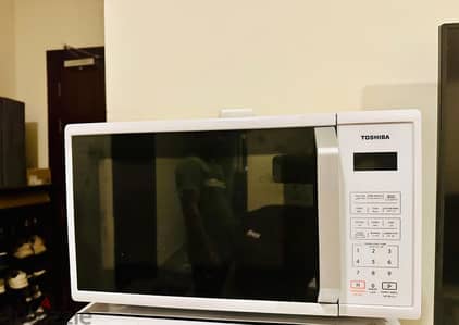 2 month used thoshiba microwave oven for sale