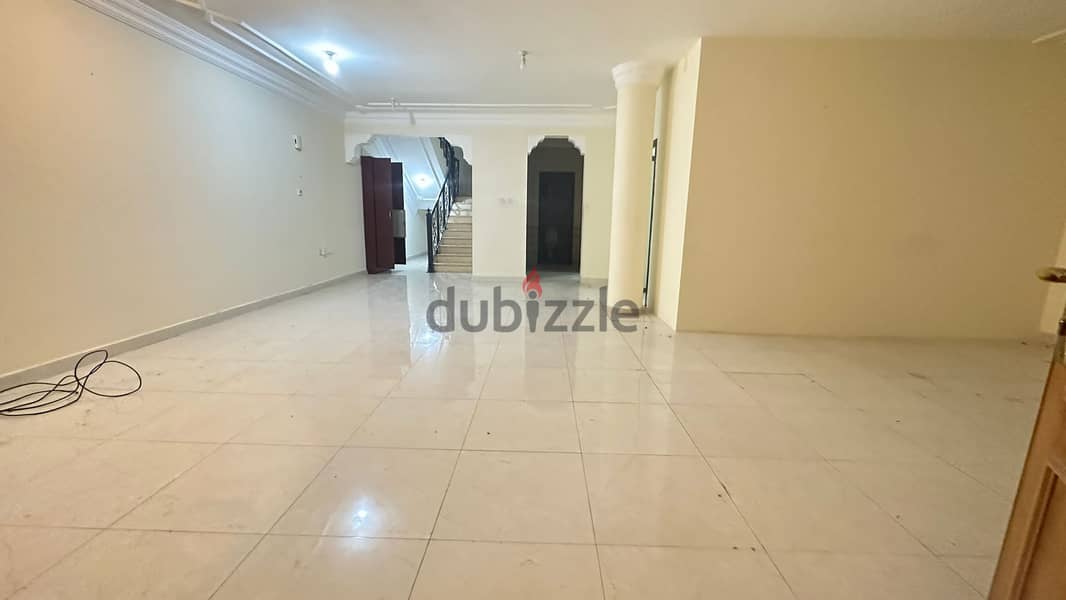 5 Bedroom + Maidroom Villa For Rent - Abuhamur 2