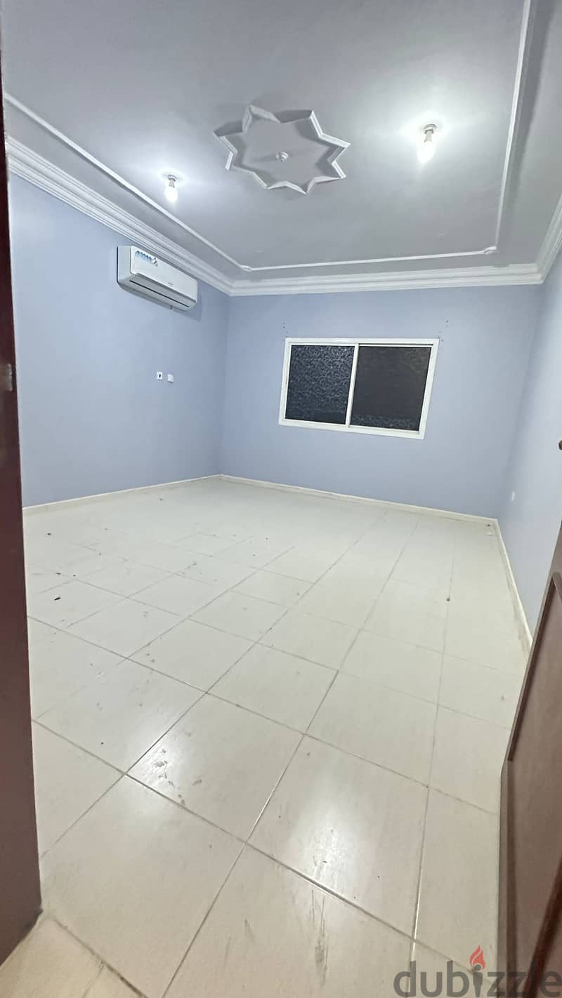 5 Bedroom + Maidroom Villa For Rent - Abuhamur 6
