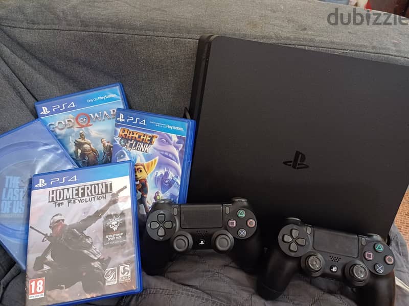 PS4 with 2 consoles and 4 CD for Sale. Working in Good condition 1