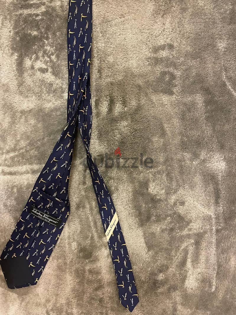 Ferragamo original tie - like new 1