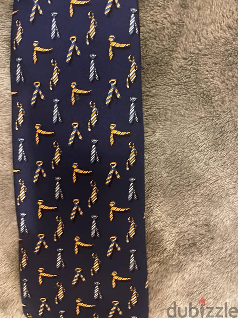 Ferragamo original tie - like new 3