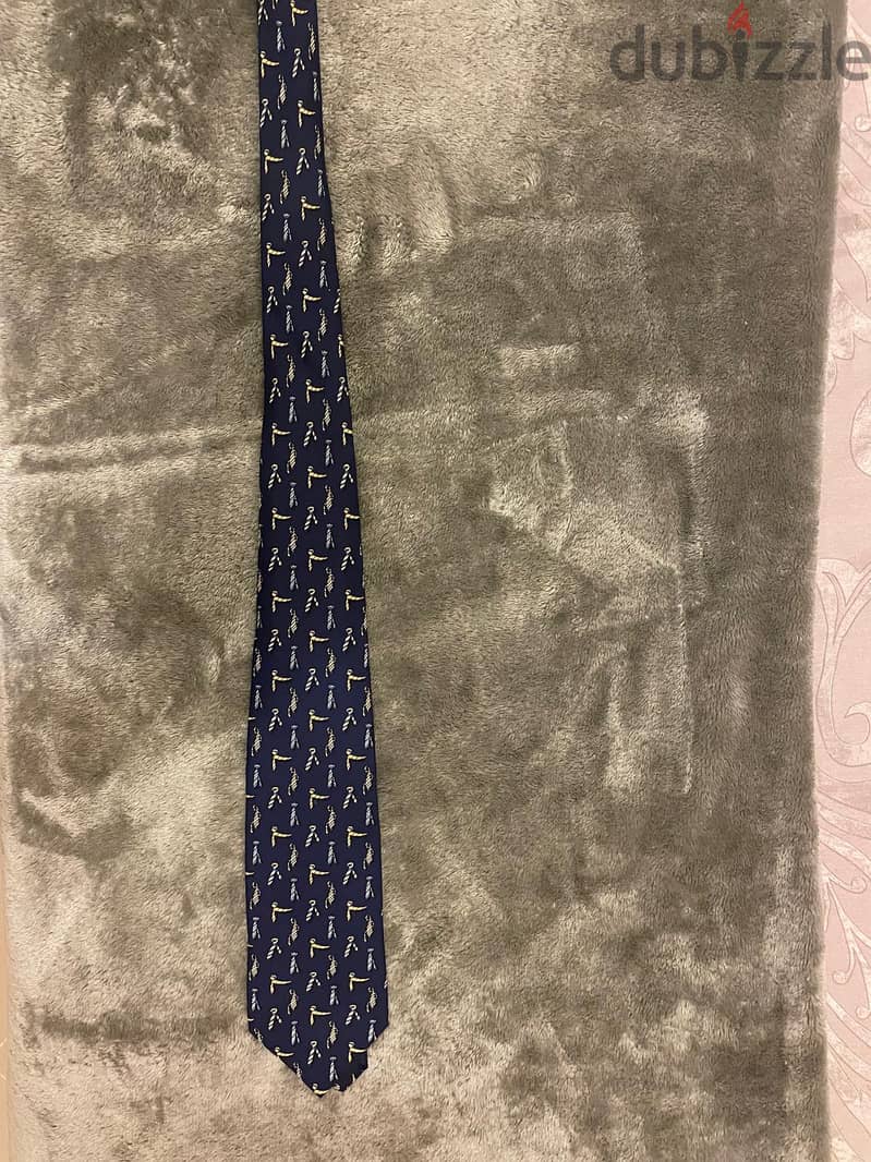 Ferragamo original tie - like new 4