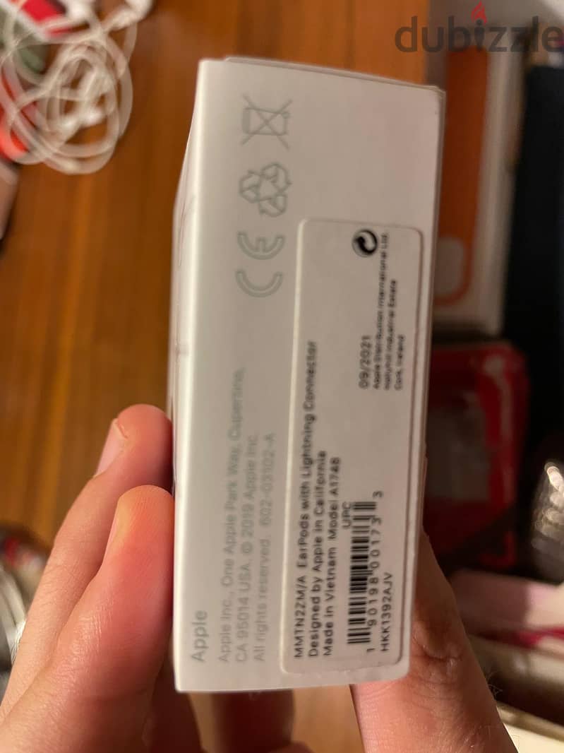 Earpods with Lightening Connector - brand new 1