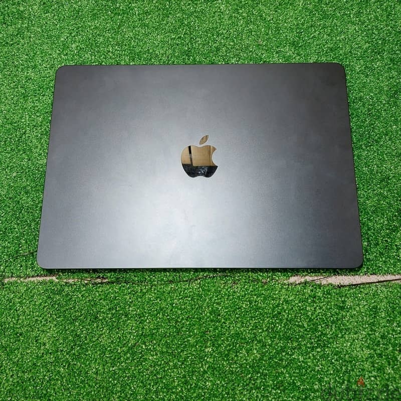 The Apple MacBook Air 2022 (A2681) - 13.6" - M2 - 8GB RAM - 256GB SSD 5