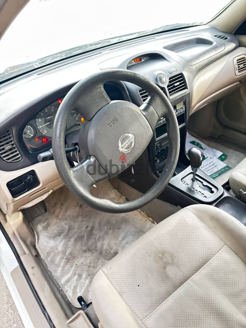 Nissan Sunny 2009 3