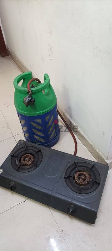 Gas cylinder with burner 1