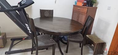 Round dining table 0