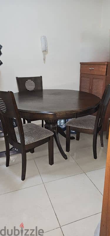 Round dining table 2