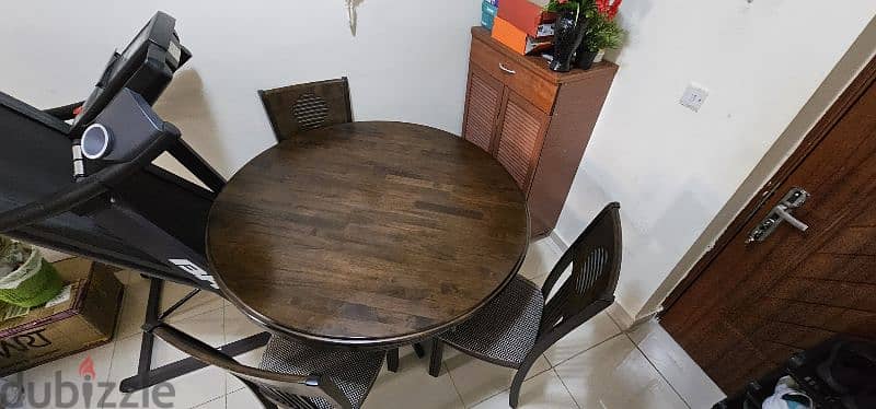 Round dining table 3