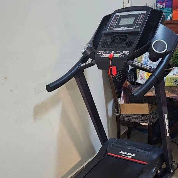 Treadmill in new condition, BH pioneer R3  series, 7