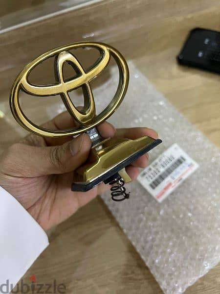 Toyota landcruiser Orginal hood Logo 0