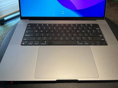 Apple MacBook Pro 16" Laptop - M1 Pro chip - 16GB Memory - 512GB SSD