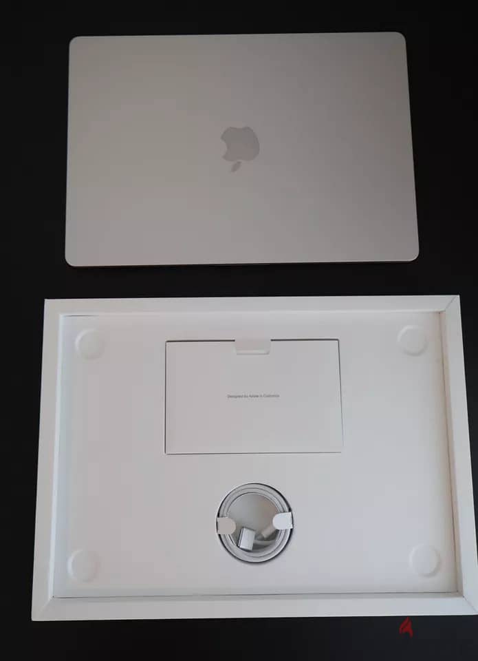 Apple - MacBook Air 13-inch  - M 3 chip - 8GB Memory - 256GB SSD 2