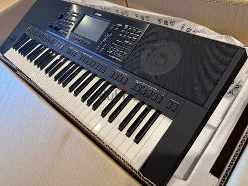 BRAND NEW IN BOX::: ( YAMAHA DIGITAL WORKSTATION 61-KEY ORGAN INITIAL 2