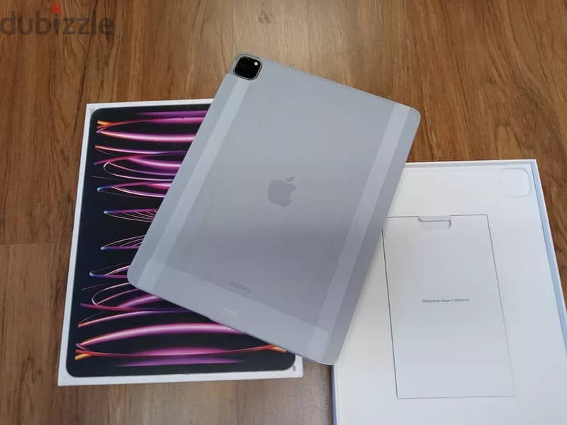 Apple iPad Pro 6th Gen. 256GB, Wi-Fi 12.9in 1