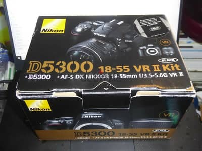 NIKON D 5300 24.2 MP - BLACK VR DX 18-55MM LENS