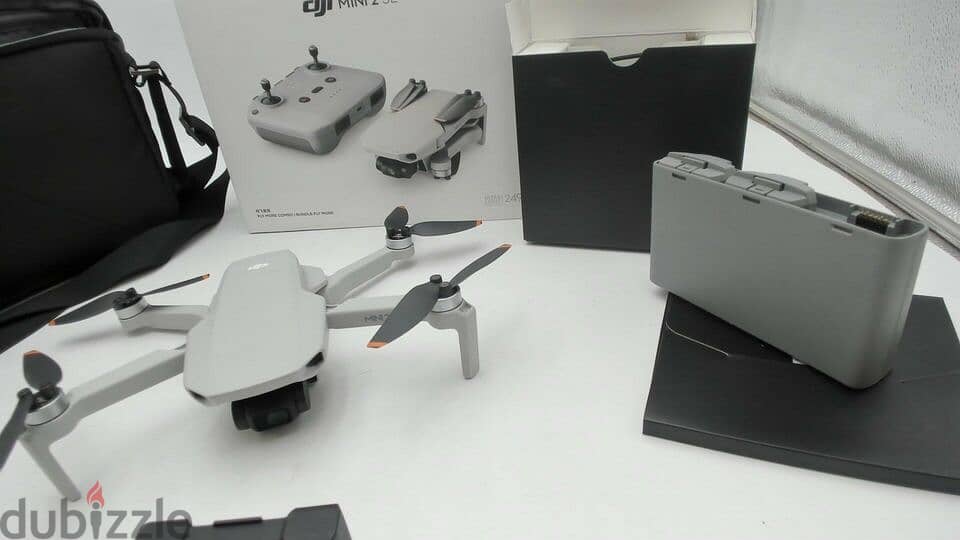 DJI - Mini 2 SE Fly More Combo Drone Remote Control 0